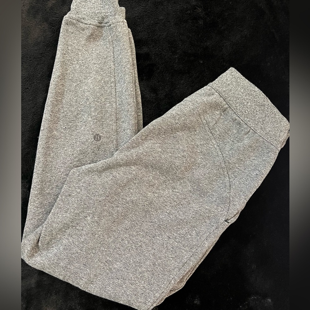 Lululemon Scuba High-Rise Joggers Heathered Grey/ Black size 4.